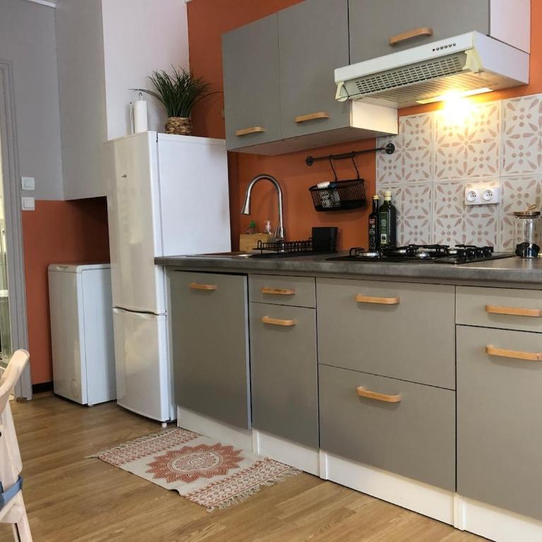 Le Cozy near center train station & SciencesPo - Apartment - 10