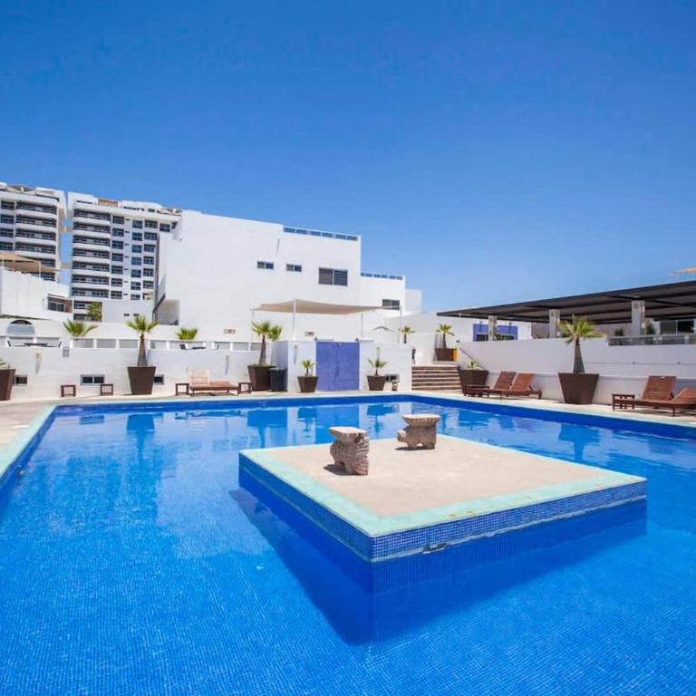 Rooftop Oceanview Pool Gym Minutes to Beach - Vacation Home - 1