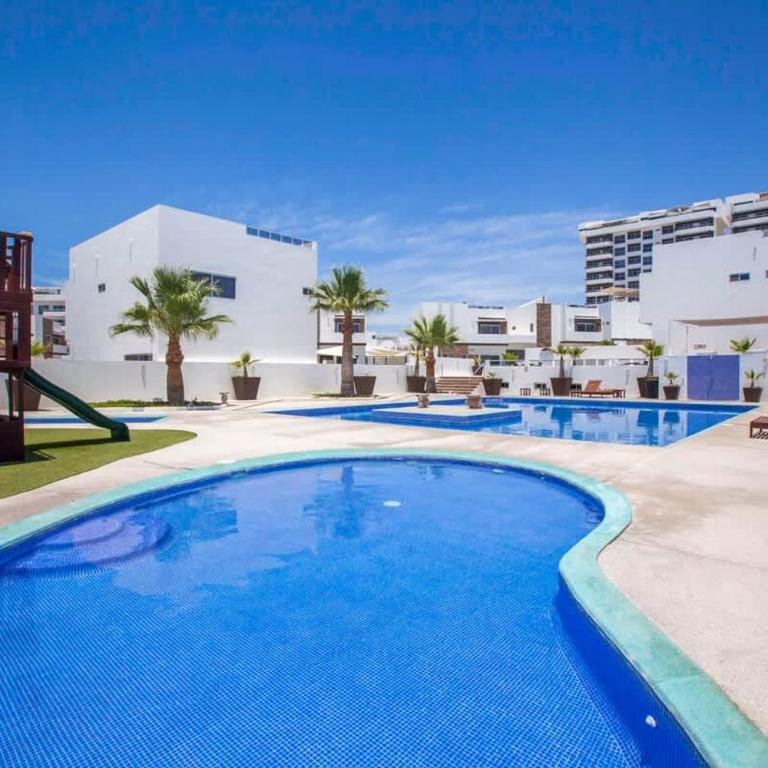 Rooftop Oceanview Pool Gym Minutes to Beach - Vacation Home - 10