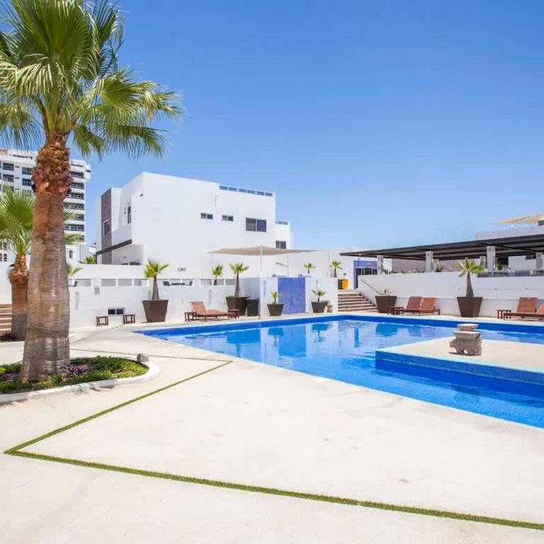 Rooftop Oceanview Pool Gym Minutes to Beach - Vacation Home - 45
