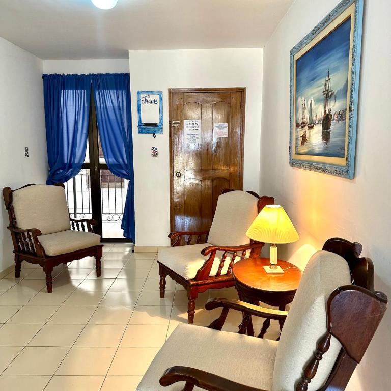 Caro House con balcón y patio - Two-Bedroom Apartment - 15