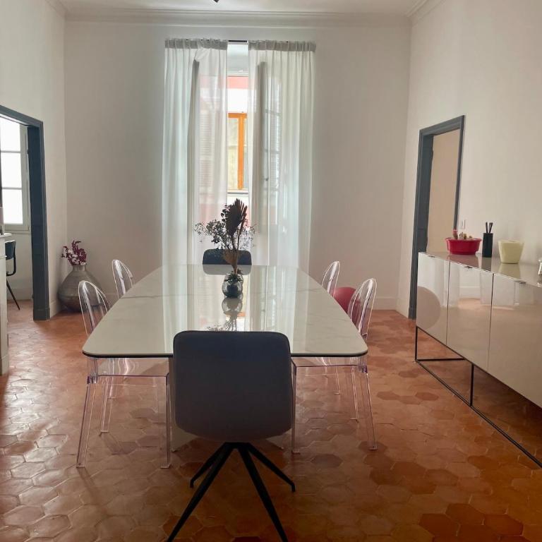 130 m2 Central à proximité plage et cathédrale - Appartement 3 Chambres - 6