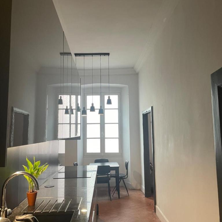 130 m2 Central à proximité plage et cathédrale - Appartement 3 Chambres - 9