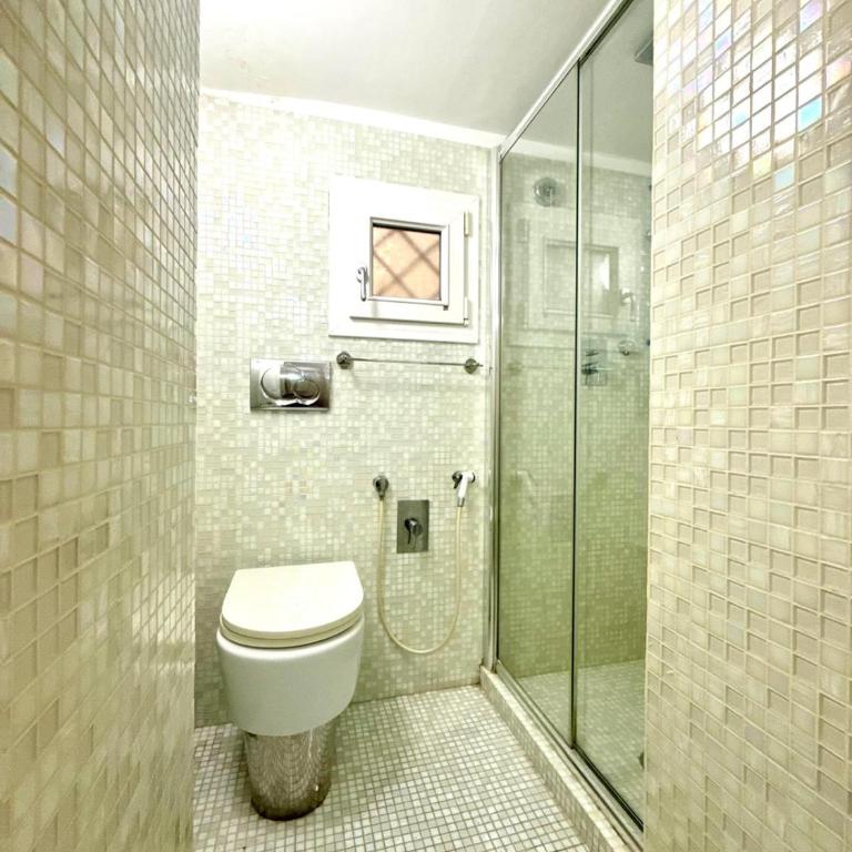 Varese Suite Guest House - Camera Familiare con Bagno Privato - 29