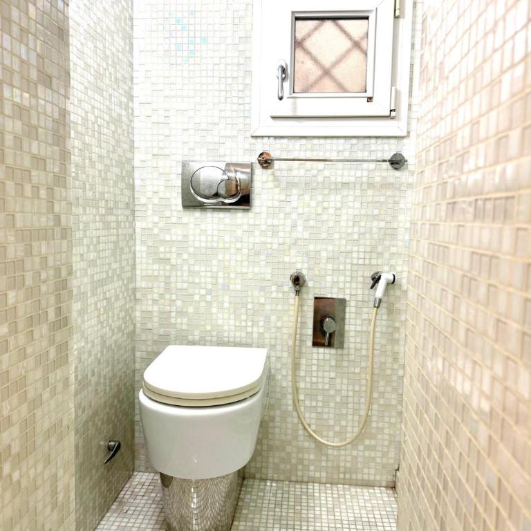Varese Suite Guest House - Camera Familiare con Bagno Privato - 22