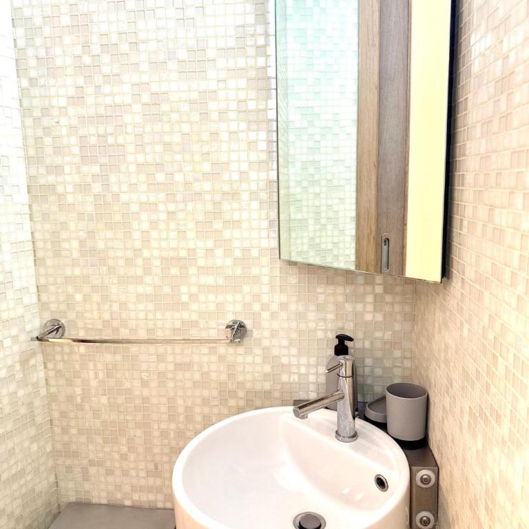 Varese Suite Guest House - Camera Familiare con Bagno Privato - 23