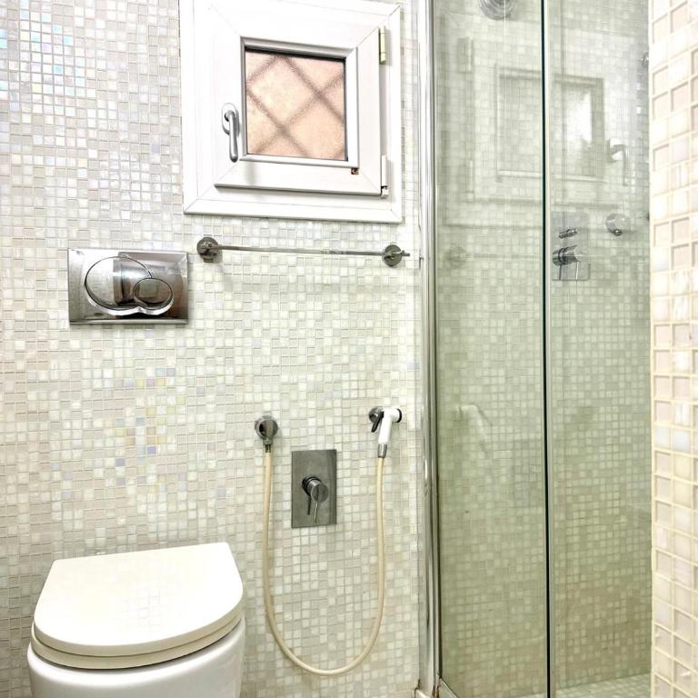 Varese Suite Guest House - Camera Familiare con Bagno Privato - 24