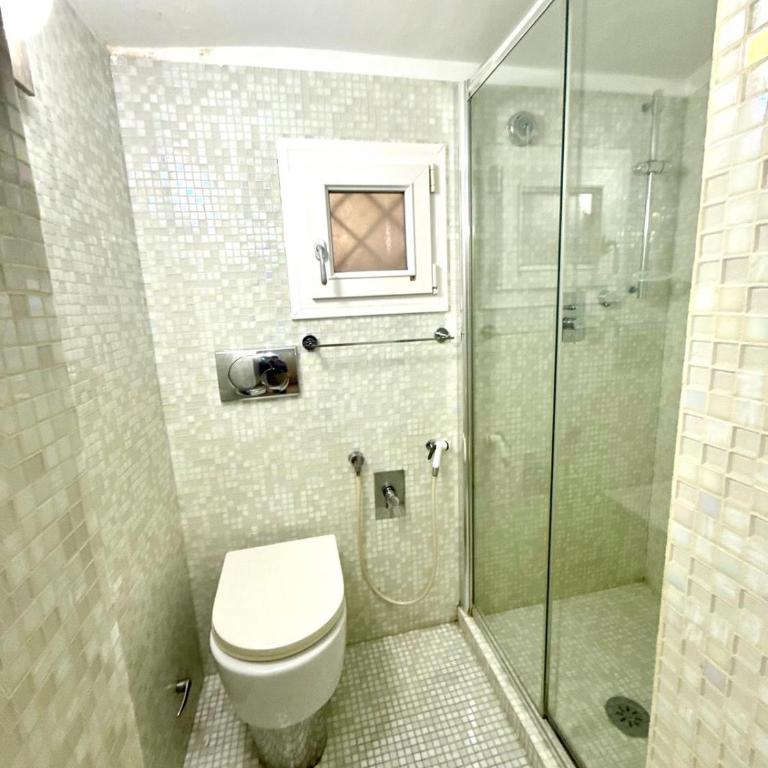 Varese Suite Guest House - Camera Familiare con Bagno Privato - 30