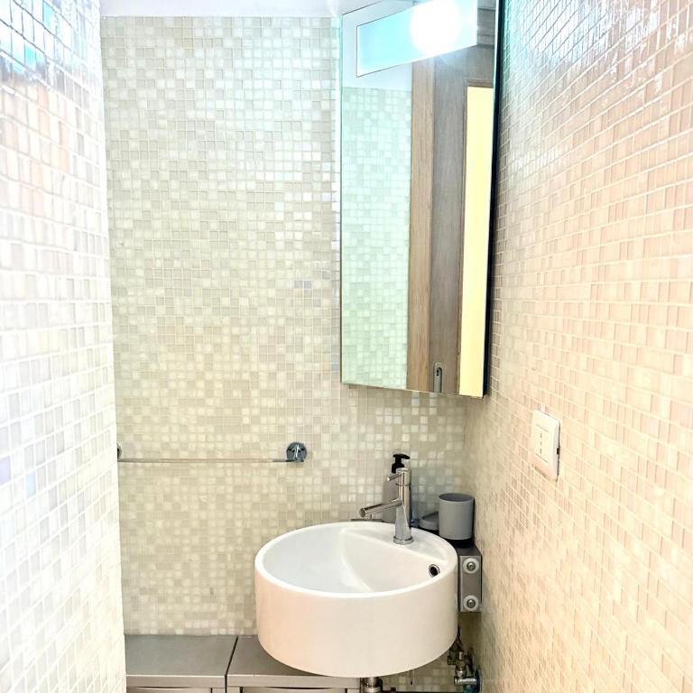 Varese Suite Guest House - Camera Familiare con Bagno Privato - 26