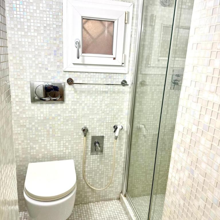 Varese Suite Guest House - Camera Familiare con Bagno Privato - 31