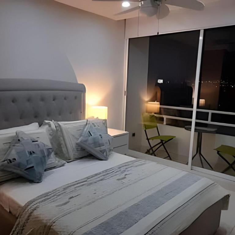 Apartamento moderno 3 hab - Three-Bedroom Apartment - 21