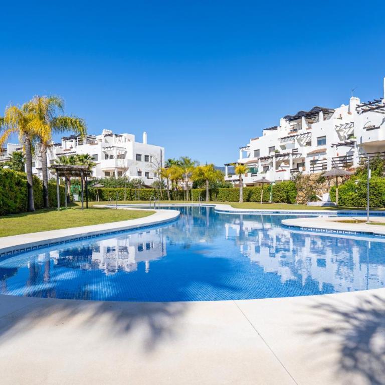 Sunny 2-Bedroom Apartment Pool & Terrace Estepona - Apartamento - 23