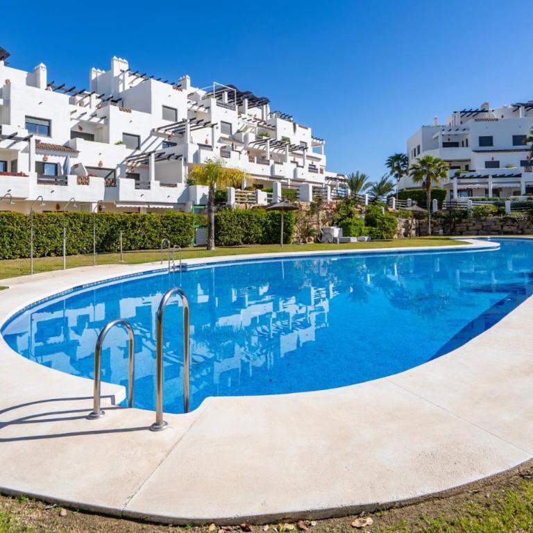 Sunny 2-Bedroom Apartment Pool & Terrace Estepona - Apartamento - 24