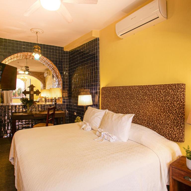Quinta Maria Cortez Beach Hotel - Habitación con cama extragrande y vistas al mar - 4
