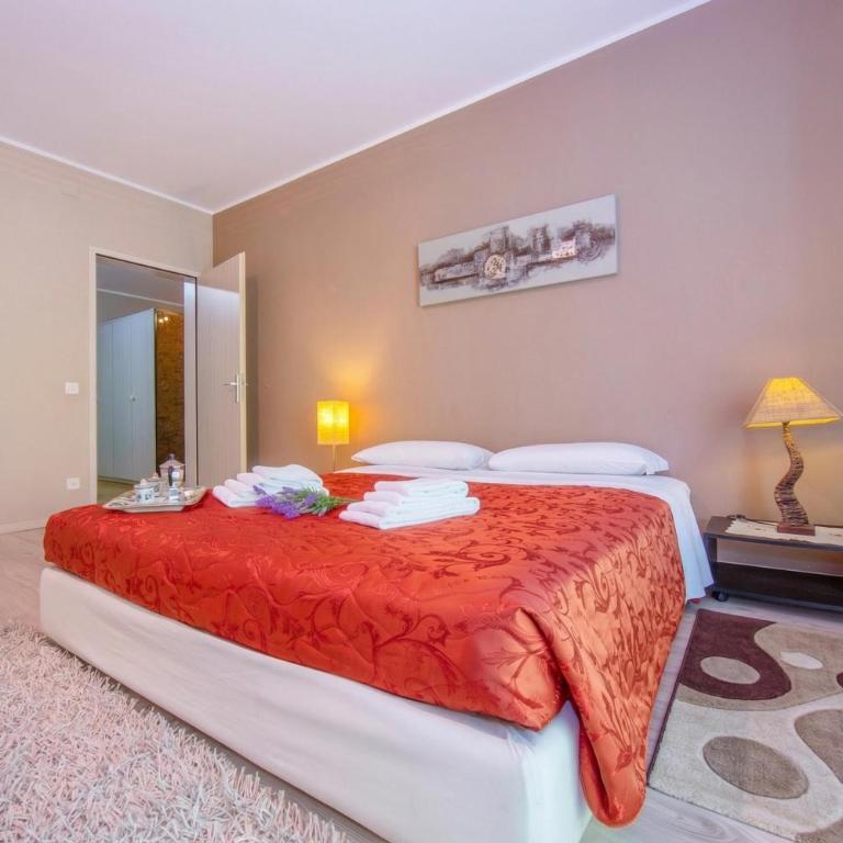 Maraini Elegante Apartment with Jacuzzi & Balcony - Happy Rentals - Appartamento con Terrazza - 11