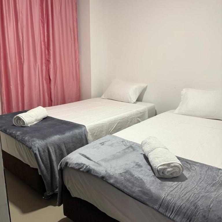 Moderno Apto central - Three-Bedroom Apartment - 7