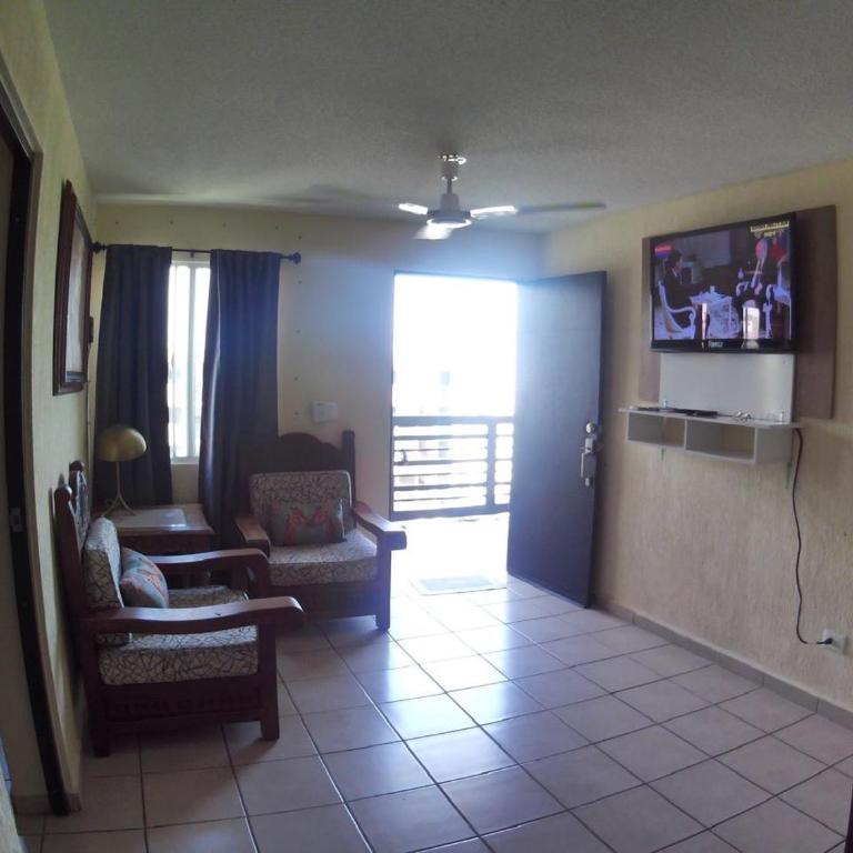 dLeon - One-Bedroom Apartment - 5