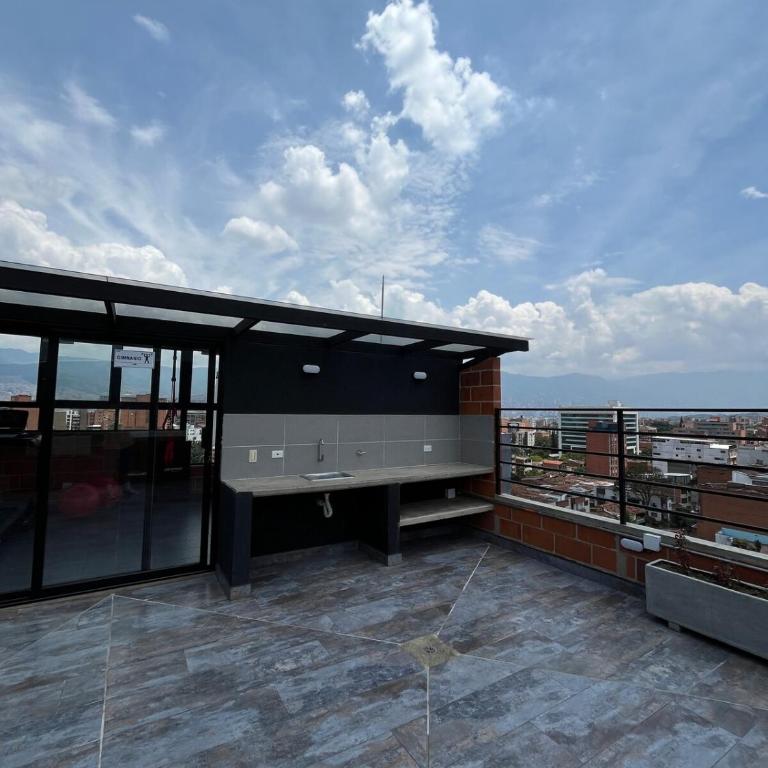 Alojamiento en Medellín, con Jaccuzzi en la terraza LOF By Roots Rentals - Apartamento de 1 dormitorio - 38