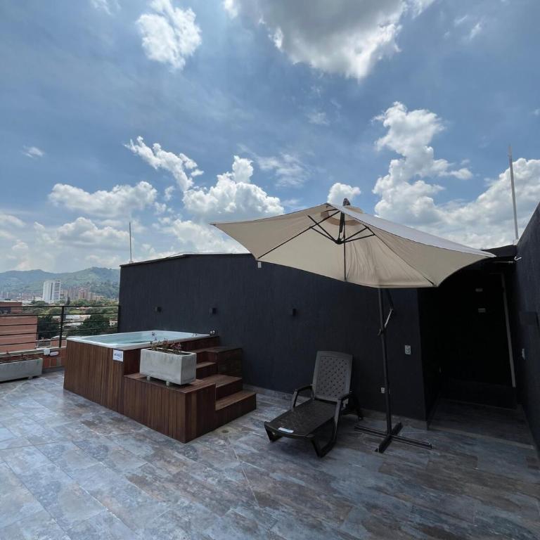 Alojamiento en Medellín, con Jaccuzzi en la terraza LOF By Roots Rentals - Apartamento de 1 dormitorio - 4