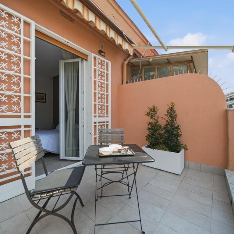 Alpha Domus 15 - Four-Bedroom Luxury Apartment - 14