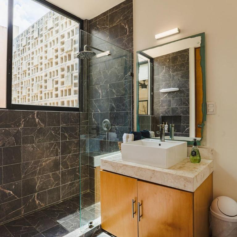 Luxurious 2Br 2 5 Ba in Residential Neighborhood - Two-Bedroom House - 11