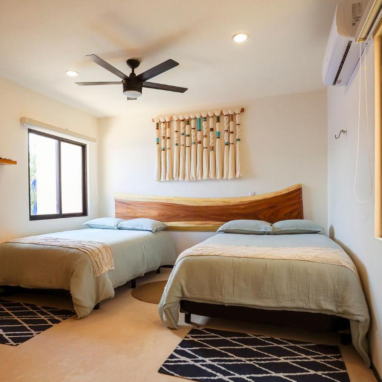 Luxurious 2Br 2 5 Ba in Residential Neighborhood - Two-Bedroom House - 12