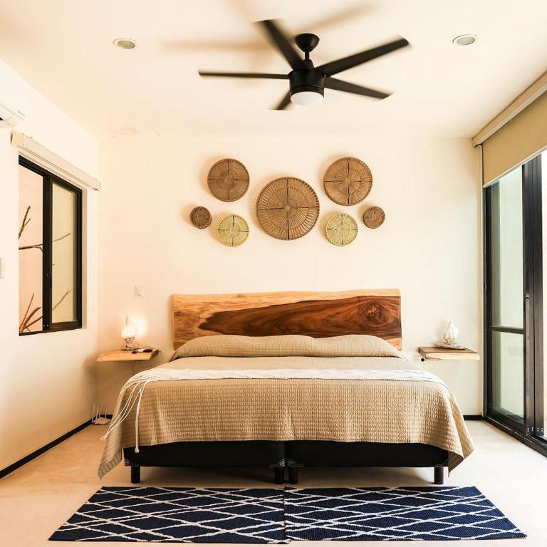 Luxurious 2Br 2 5 Ba in Residential Neighborhood - Two-Bedroom House - 7
