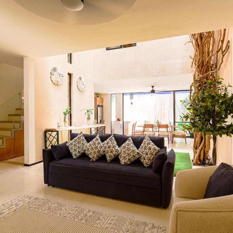 Luxurious 2Br 2 5 Ba in Residential Neighborhood - Two-Bedroom House - 19