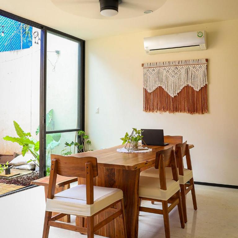Luxurious 2Br 2 5 Ba in Residential Neighborhood - Two-Bedroom House - 25