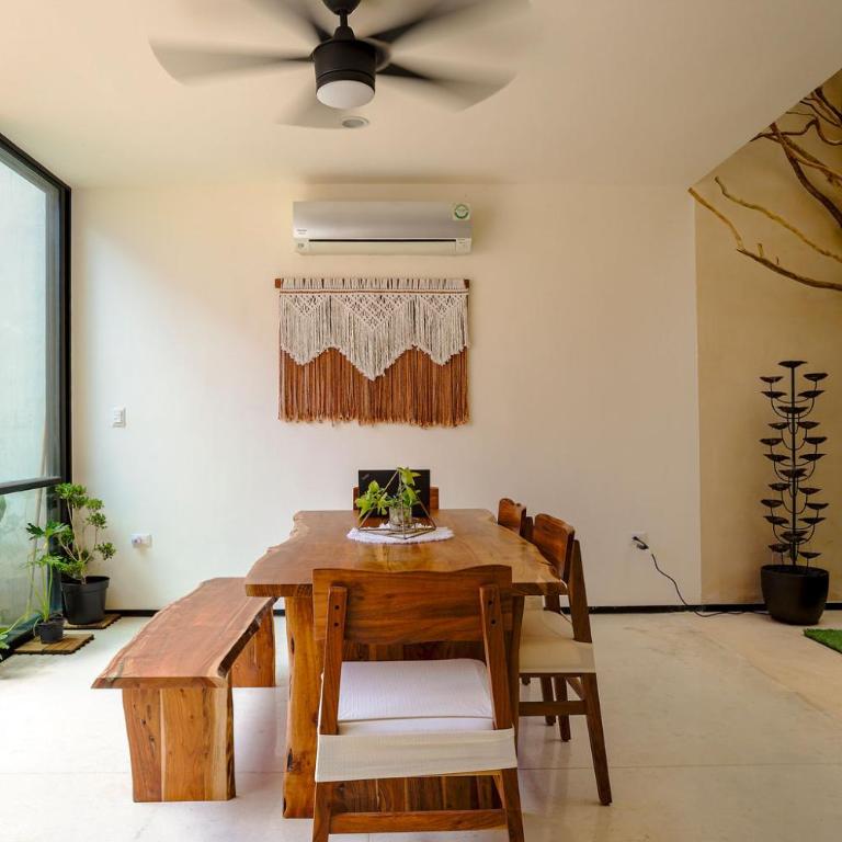 Luxurious 2Br 2 5 Ba in Residential Neighborhood - Two-Bedroom House - 27
