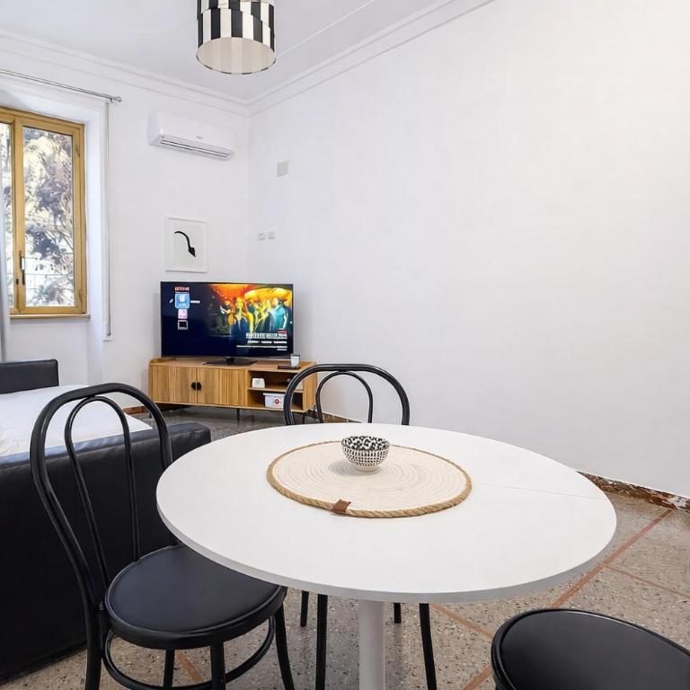 Elegant 2BR near Colosseum & San Giovanni Metro - Appartamento con 2 Camere da Letto - 24