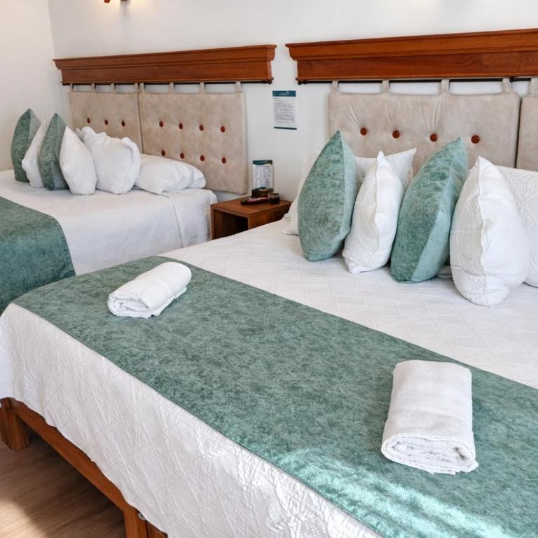 Hotel las Palmas - Standard Quadruple Room - 3