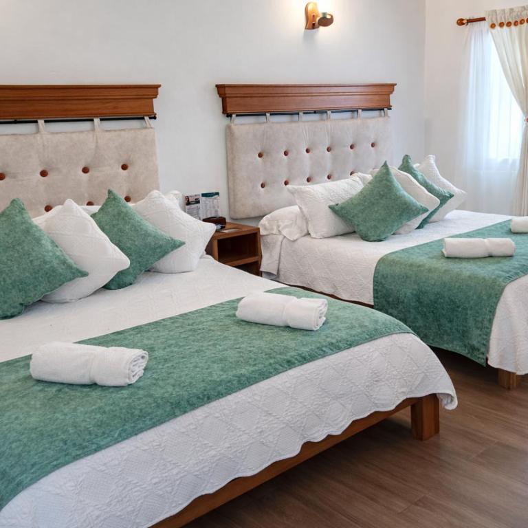 Hotel las Palmas - Deluxe Quadruple Room - 1