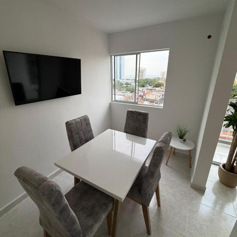 Nuevo, acogedor y central apartamento cerca al mar - Three-Bedroom Apartment - 25