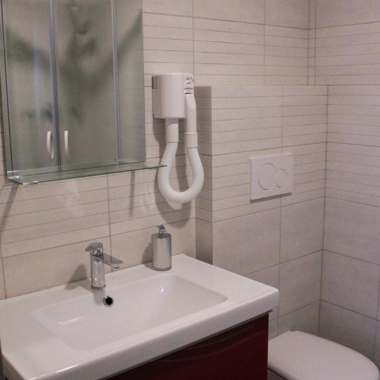 Arcadia Domus - Camera Tripla con Bagno Privato - 23