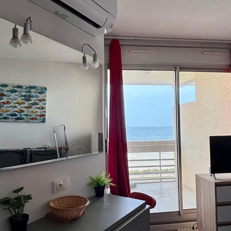 Appartement avec Piscine et Terrasse Proche Commerces - FR-1-748-15 - Apartment - 15