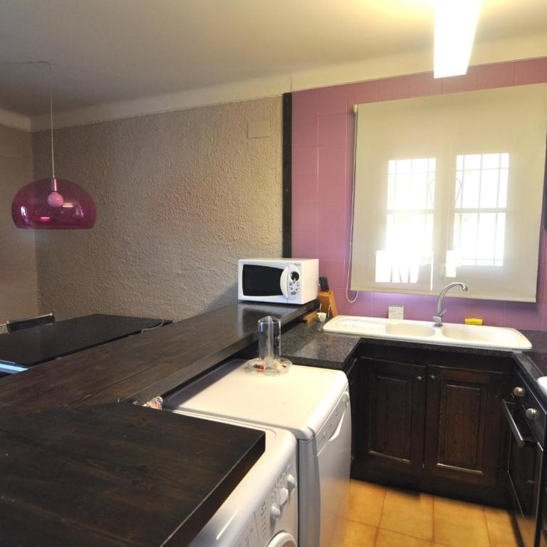 Casa Encantadora con Piscina Privada en Riells, Ideal para Familias y Amigos - HISP-7-1 - Villa - 14