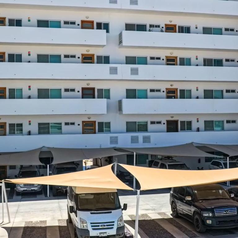 Luxurious 2-bedroom apartment steps from the beach - Apartamento - 17