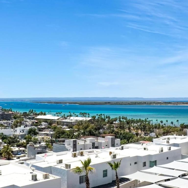 Luxurious 2-bedroom apartment steps from the beach - Apartamento - 24