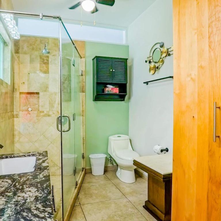Luxurious 2-bedroom apartment steps from the beach - Apartamento - 29