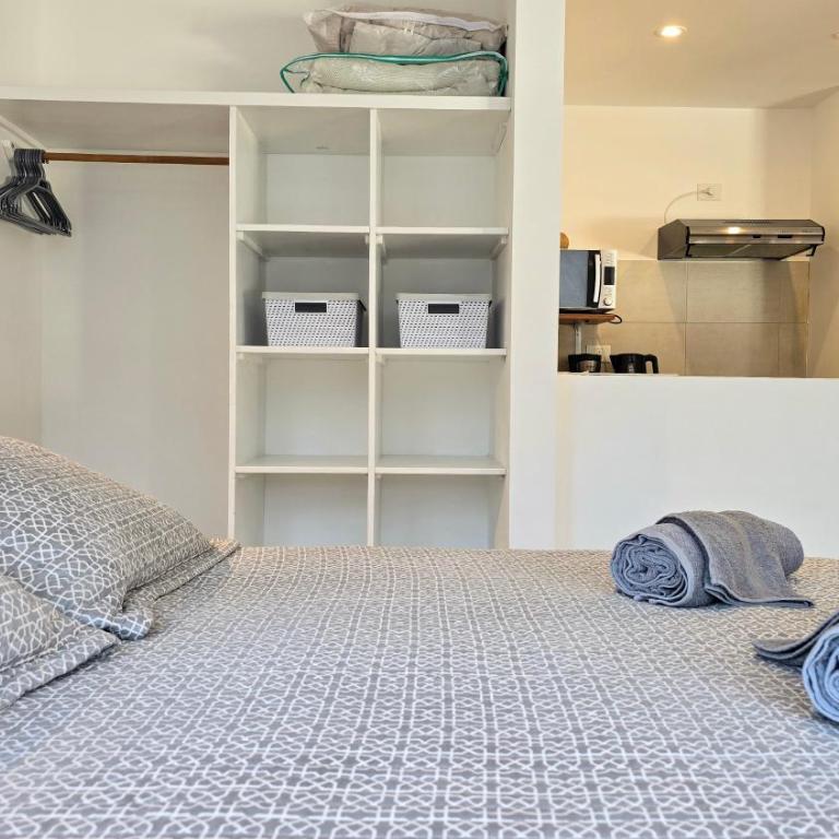 A metros de la calle principal - Apartamento de 1 dormitorio - 4