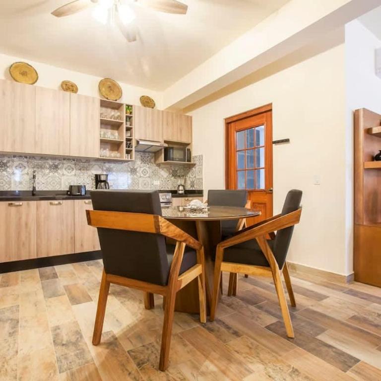 Coastal Stay Steps From the Malecon - Vacation Home - 3