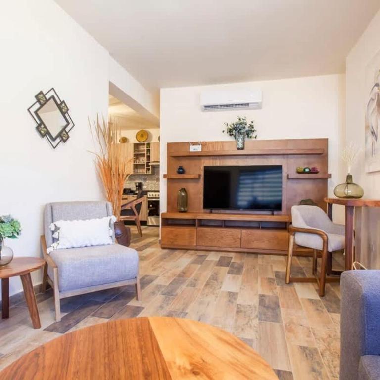 Coastal Stay Steps From the Malecon - Vacation Home - 4