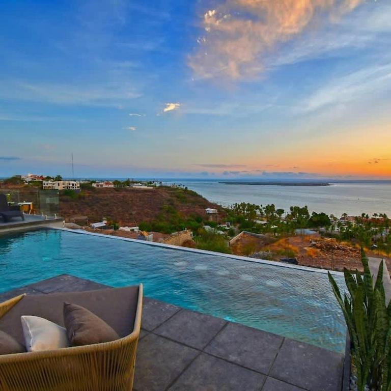 Infinity Pool Bay Views BBQ Walk to Beach - Casa - 1