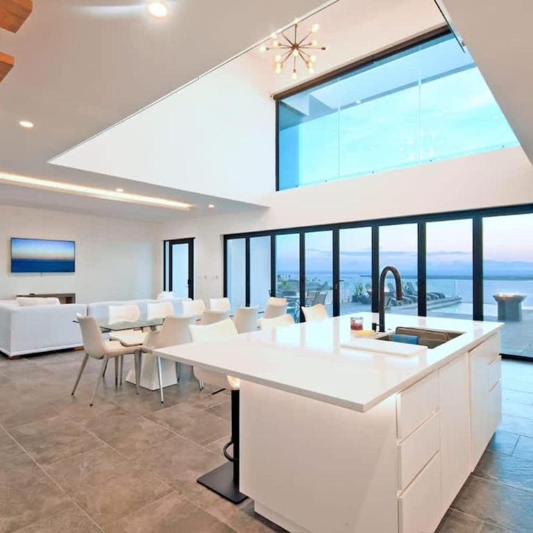 Infinity Pool Bay Views BBQ Walk to Beach - Casa - 6