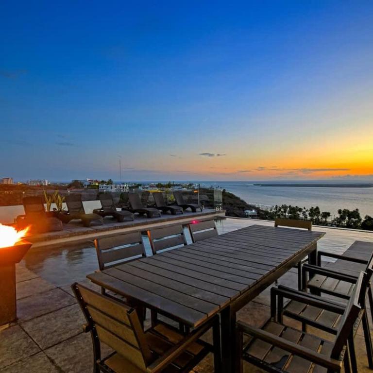 Infinity Pool Bay Views BBQ Walk to Beach - Casa - 37