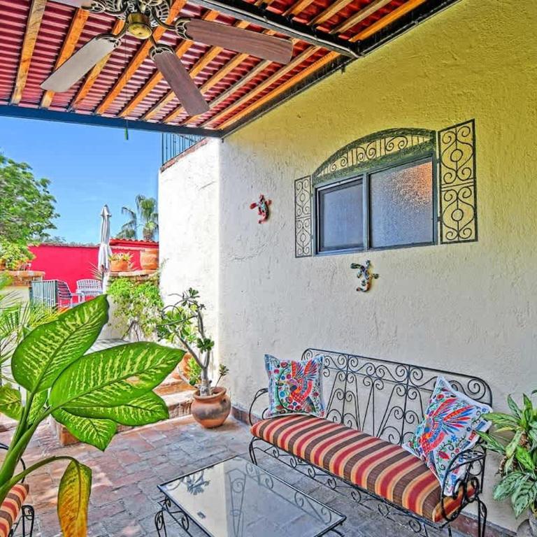 Suite Steps from Malecon Beach Dining Stripe - Suite - 3