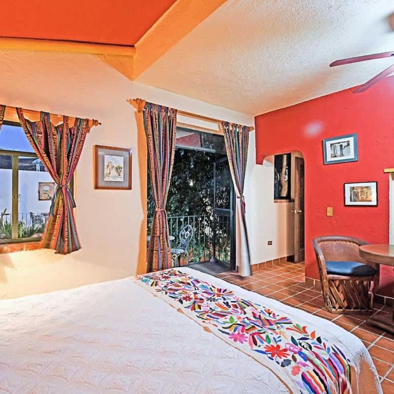 Suite Steps from Malecon Beach Dining Stripe - Suite - 4