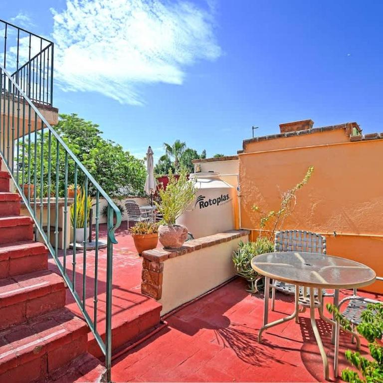 Suite Steps from Malecon Beach Dining Stripe - Suite - 12