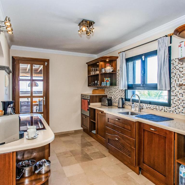 Vistas Al Mar - Four-Bedroom Vacation Home - 2